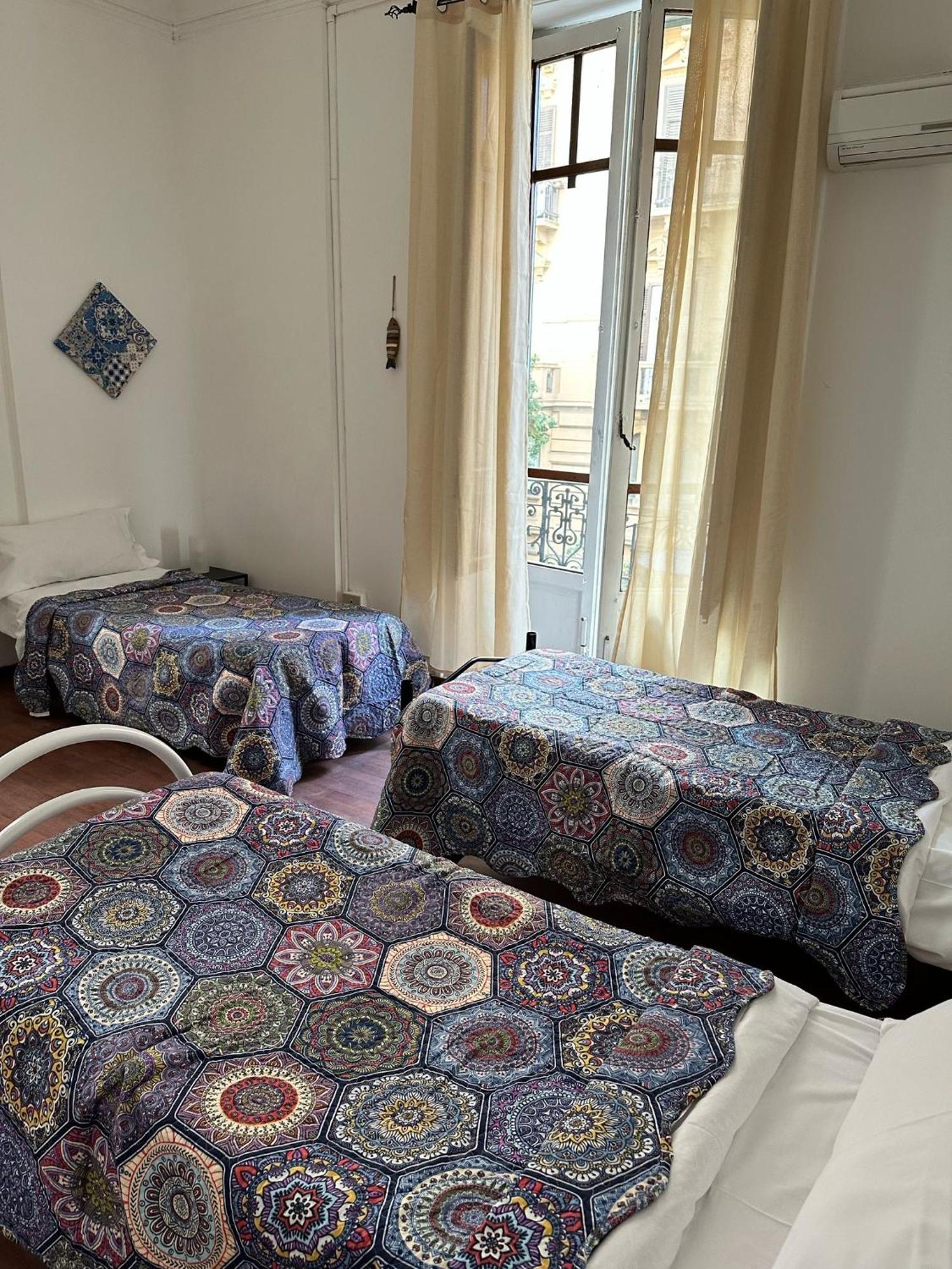 Hostal Via Zara
